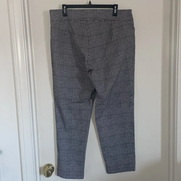 {George} Houndstooth Print Cropped Stretch Pants - Picture 4 of 5